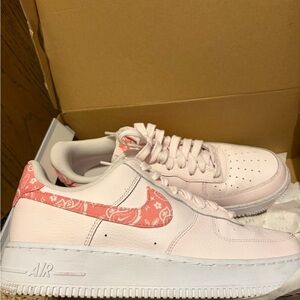 Nike Women's Low-Top Sneakers in Light Pink with Paisley Coral Swoosh